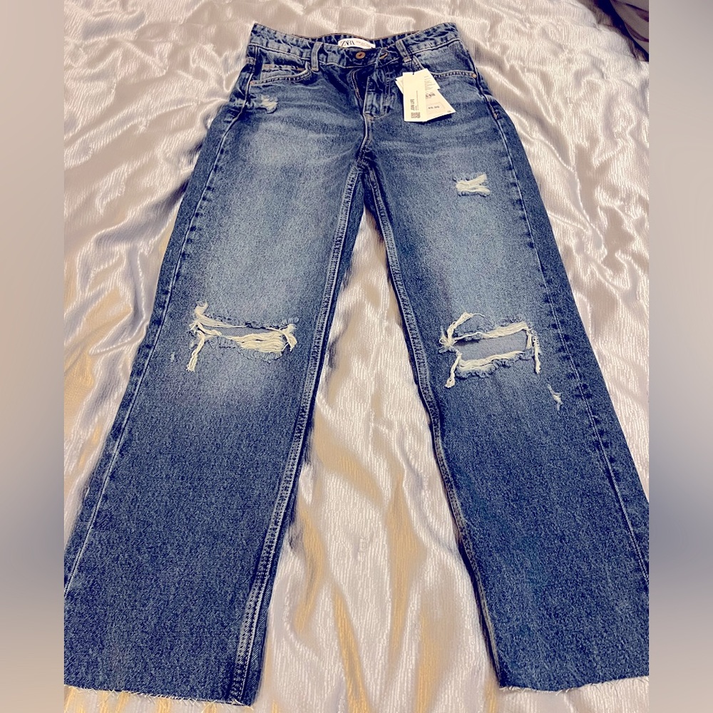 High waist distressed jeans from Zara